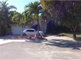 2822 142nd Ct, Miami, FL 33175-6566