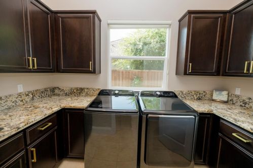 10709 Goldsborough Cir, Valley Home CA  95361-7648 exterior