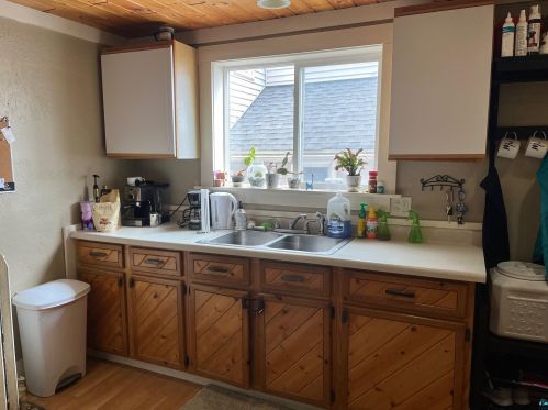 223 7th Ave, Duluth, MN 55806-2414
