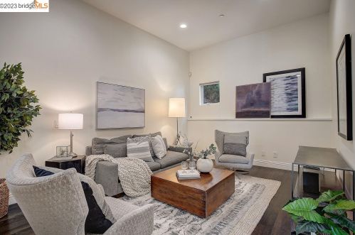 7164 Buckingham Blvd, Berkeley CA  94705-1715 exterior