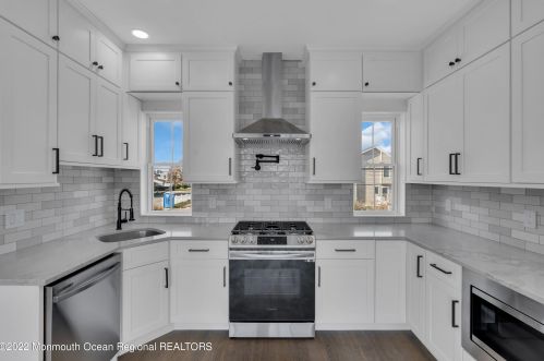 1217 Niihau Dr, Lacey NJ  08731-4702 exterior