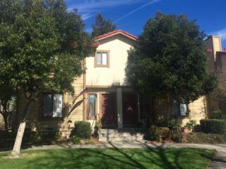 384 Park Place Dr, Petaluma, CA 94954-6632