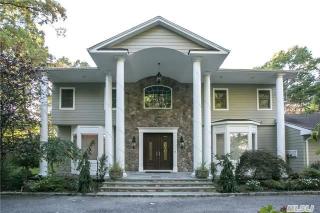 94 Sterling Ct, Syosset, NY 11791-2418
