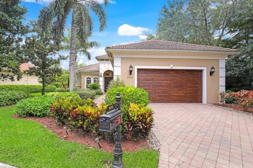 5576 Hammock Isles Dr, Naples, FL 34119-4691