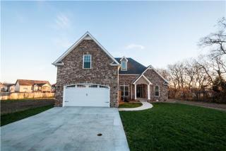 738 Gaine Lynn Dr, Clarksville, TN 37040-2543