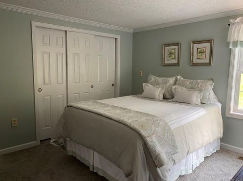 8 Cypress Rd, Uncasville CT  06382-1420 exterior