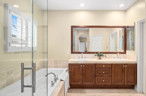 29 Via Amanti, Newport Beach CA  92657-1126 exterior