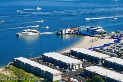 1 Scenic Dr, Monmouth Hills NJ  07732-1329 exterior