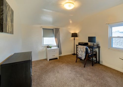 2816 Castlegate Ave, Pittsburgh PA 15226-2010 exterior