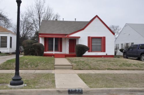 1033 Robert St, Fort Worth, TX 76110-2630
