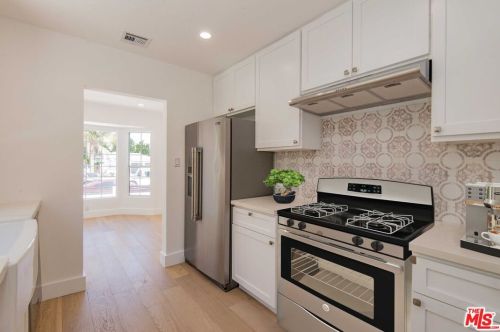 5143 Newcastle Ave, Van Nuys CA  91316-3512 exterior