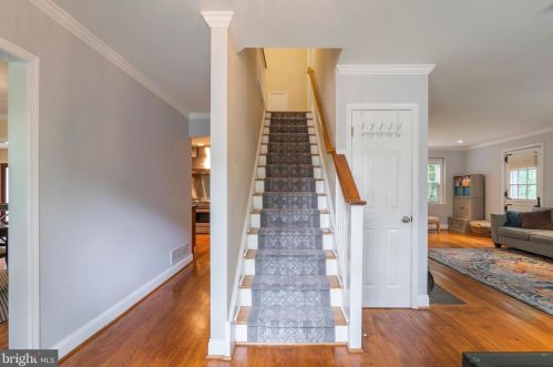 1 Browns Ln, Ithan, PA 19085-1303