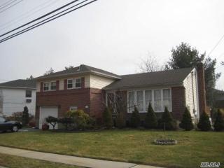 19 Tudor Rd, Hicksville, NY 11801-5329