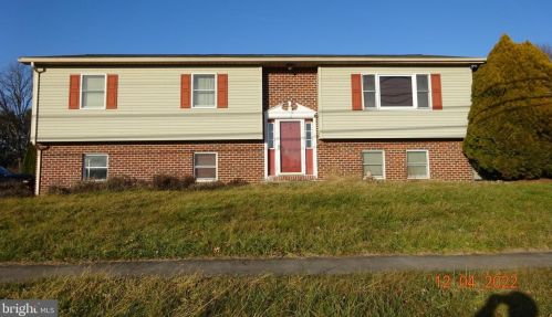 517 Morris St, Lees Cross Roads, PA 17257-1639