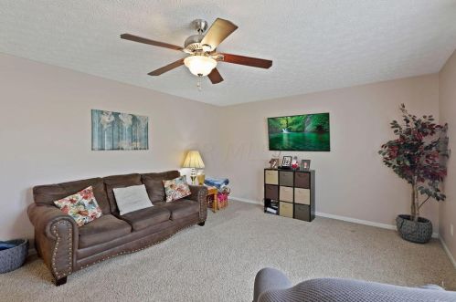 438 Wagon Ave, Pataskala OH  43062-8060 exterior