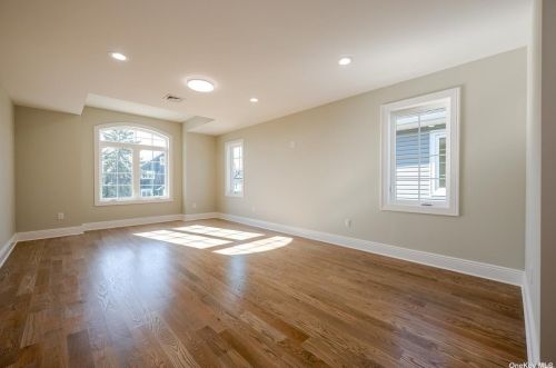 161 Lucille Ave, Floral Park NY  11003-2723 exterior