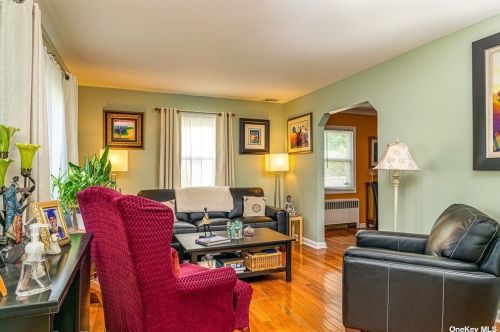 124 Holly Ave, Hempstead, NY 11550-5210