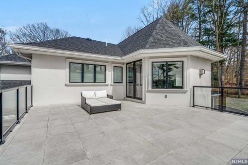 19 Duck Pond Rd, Demarest NJ  07627-2305 exterior