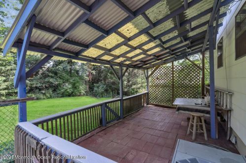 6 Vermont Ave, Jackson Twp NJ  08527-1522 exterior