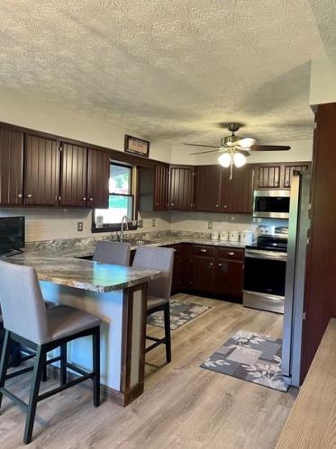 3817 Hollow Rd, New Castle, PA 16101-6515