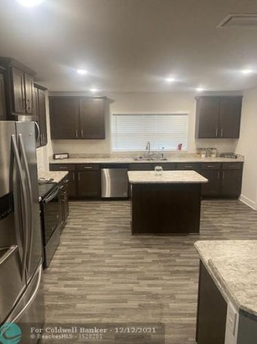 416 Jupiter Ter, Fort Pierce, FL 34983-3212