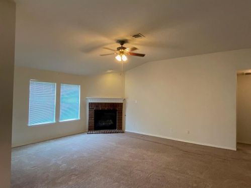 268 Hometown Pkwy, Uhland, TX 78640-5711