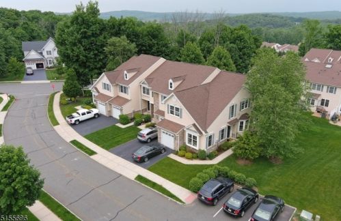 7 Greenwich Ct, Mount Olive, NJ 07828-2458