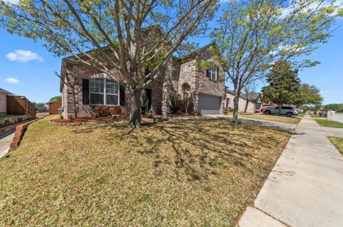 5645 Robins Way, Fort Worth, TX 76180-6374