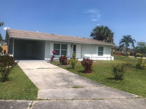 231 Midfield Ln, Fort Pierce, FL 34983-1765