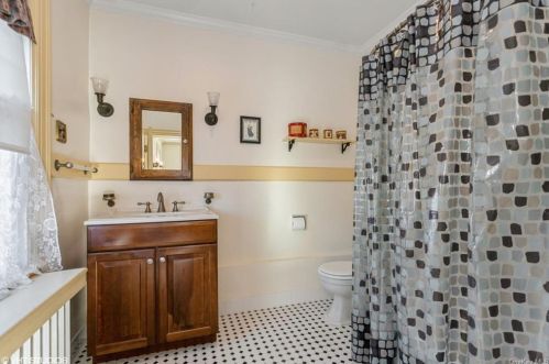 26 Hawthorne Ave, Rye Brook NY  10573-2927 exterior