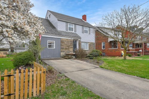 2034 Dresden Rd, Zanesville, OH 43701-2322