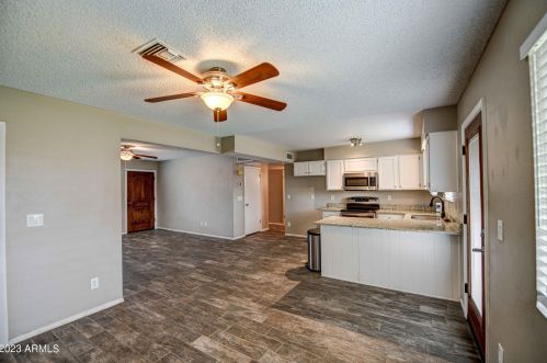 6705 Boston St, Mesa, AZ 85205-8409
