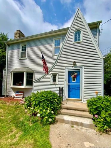 21 Laura Ave, Waterbury, CT 06712-1132