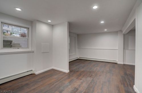 15 Normandy Cir, Hopatcong NJ  07843-1840 exterior