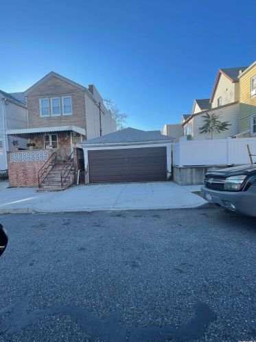 94-20 Pitkin Ave, Jamaica, NY 11417-1129