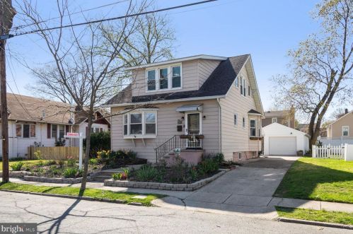 8 Clinton Ave, Camden NJ  08109-2007 exterior