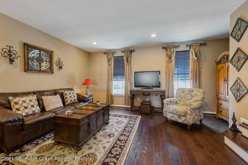 66 Kyle Dr, Tinton Falls NJ  07712-7536 exterior