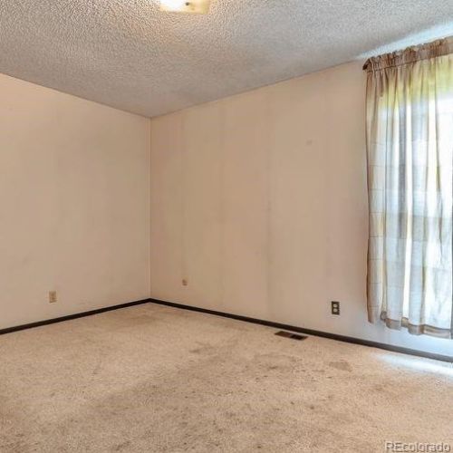 5025 Blackhawk Way, Denver CO 80239-3745 exterior