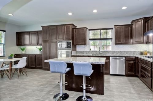 32075 Granite Dr, Temecula CA  92592-4147 exterior