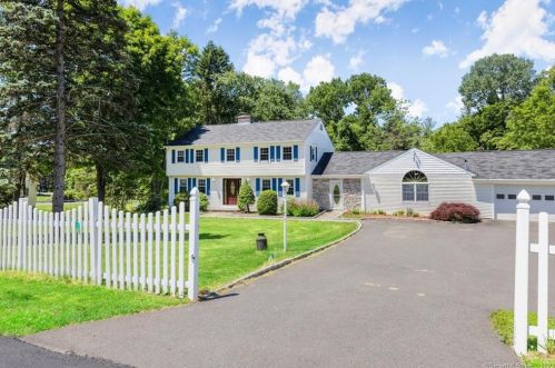 28 Oak Grove Rd, Brookfield Center, CT 06804-2022