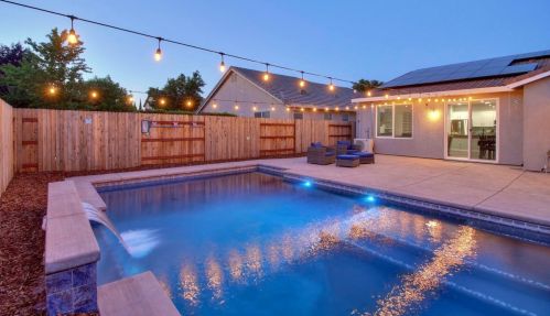 9674 Two Harbors Dr, Elk Grove CA  95624-4491 exterior