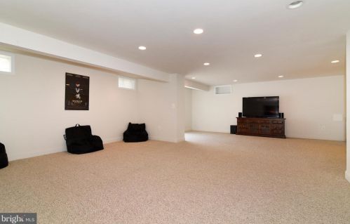 213 Alpine Dr, Leesburg VA 20175-6132 exterior