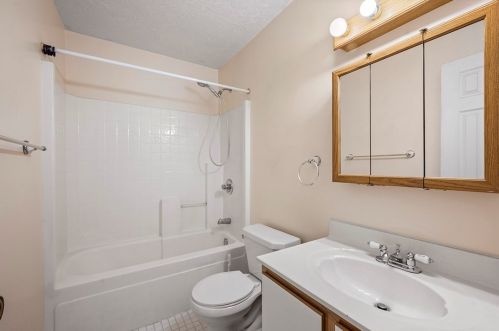 2502 Timberglen Dr, Imperial PA  15126-9282 exterior