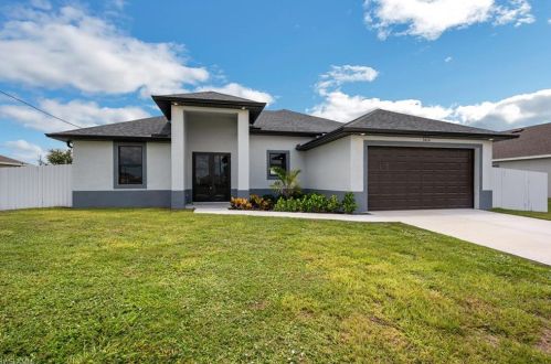 1304 Hibiscus Ave, Lehigh Acres, FL 33972-8432