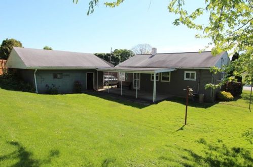 111 Braddock Dr, Latrobe, PA 15650-1035