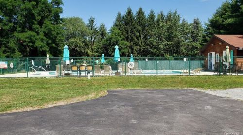29 Horseshoe Lake Rd, Kauneonga Lake NY  exterior