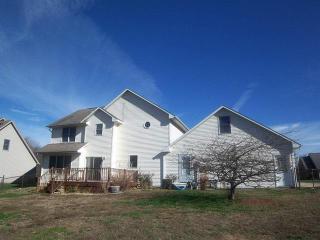 646 Whittier Dr, Seymour, IN 47274-3460