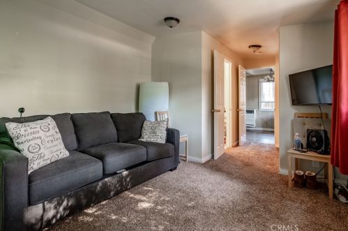 15226 Calle Los Hidalgos, Santa Clarita CA  91390-1035 exterior
