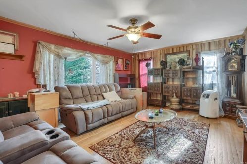 67 Forest Dr, Poughquag, NY 12570-5430