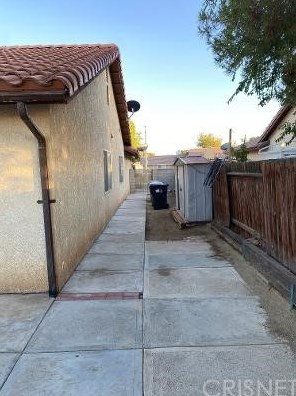 2869 La Vida Dr, Lancaster CA  93535-5873 exterior